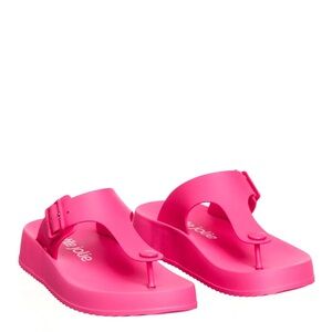 Petite Jolie Day Sweet Pink Petite Flip Flop, size 8